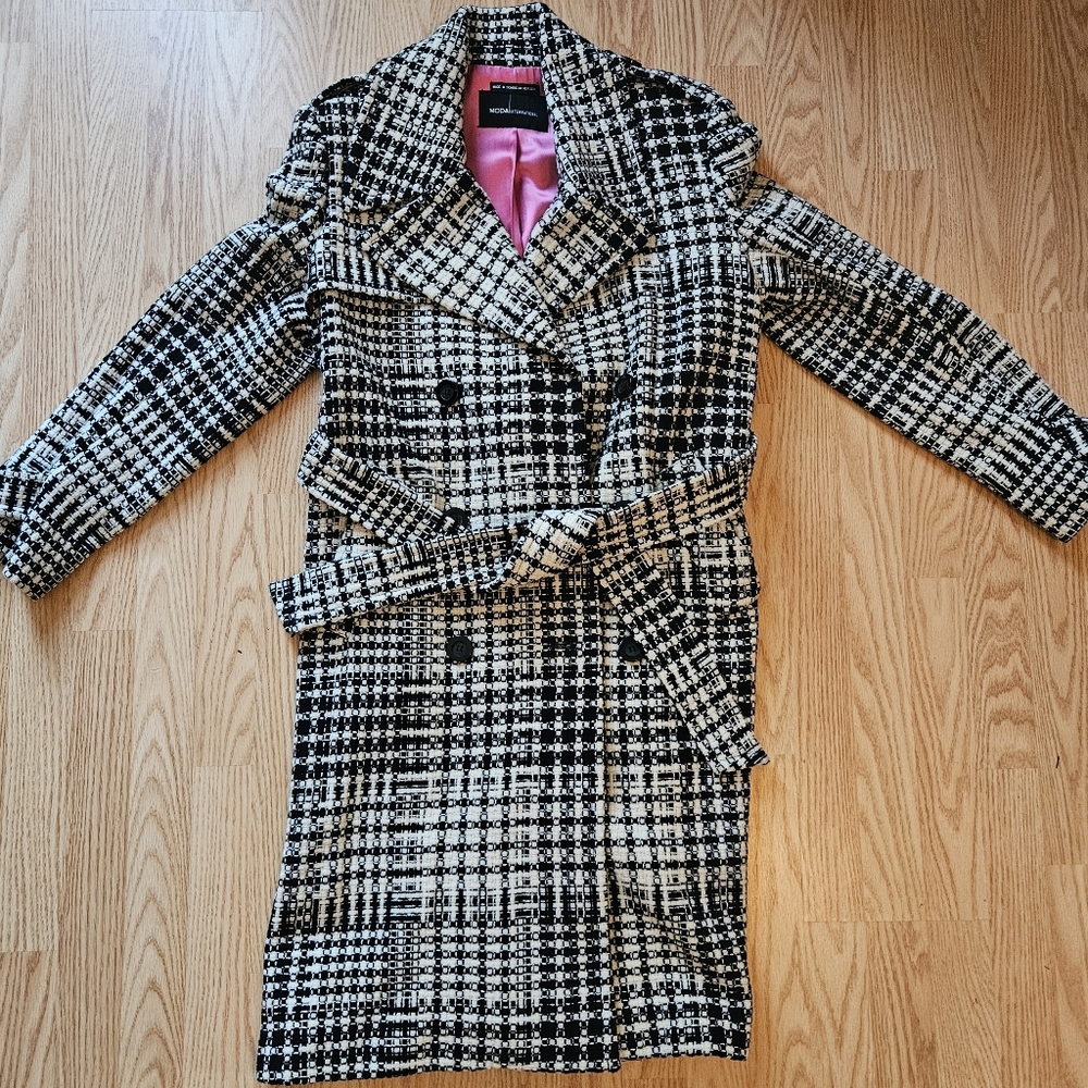 Black and White Houndstooth Plaid Trench Coat. Size 14.